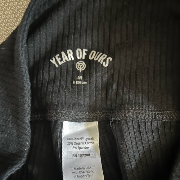 Year of Ours 9 to 5 Split Pant in Black size medium - Picture 7 of 7